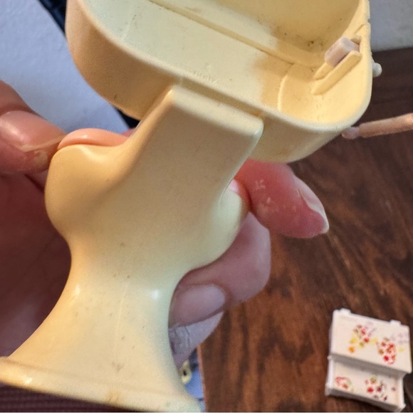 Dollhouse toilet and step stool - Picture 2 of 5